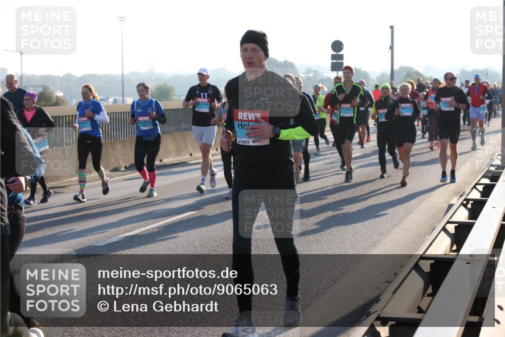 03.10.2025 - Köhlbrandbrückenlauf Lena Gebhardt http://msf.ph/oto/9065063 03.10.2025 09:22:13 Position 1  meine-sportfotos.de