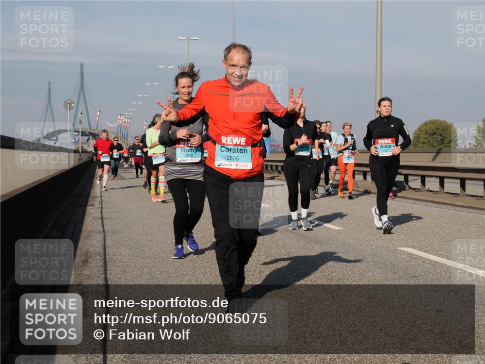 03.10.2025 - Köhlbrandbrückenlauf Fabian Wolf http://msf.ph/oto/9065075 03.10.2025 10:08:12 Position 3 2320, 2835, 2237 meine-sportfotos.de