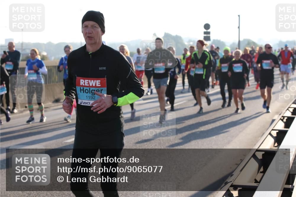 03.10.2025 - Köhlbrandbrückenlauf Lena Gebhardt http://msf.ph/oto/9065077 03.10.2025 09:22:13 Position 1 1192 meine-sportfotos.de