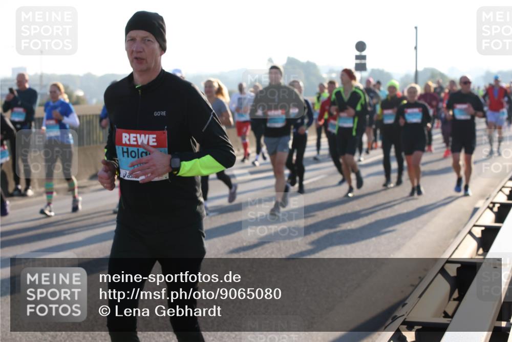 03.10.2025 - Köhlbrandbrückenlauf Lena Gebhardt http://msf.ph/oto/9065080 03.10.2025 09:22:14 Position 1  meine-sportfotos.de