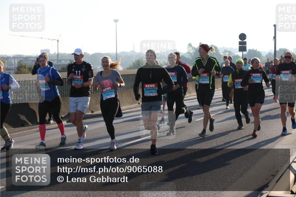 03.10.2025 - Köhlbrandbrückenlauf Lena Gebhardt http://msf.ph/oto/9065088 03.10.2025 09:22:14 Position 1 11, 1907, 1905, 1201, 1304, 1303 meine-sportfotos.de