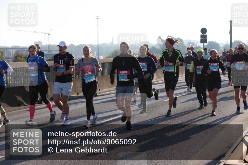 03.10.2025 - Köhlbrandbrückenlauf Lena Gebhardt http://msf.ph/oto/9065092 03.10.2025 09:22:14 Position 1 11, 2431, 1907, 1905, 1201, 1304, 1303 meine-sportfotos.de