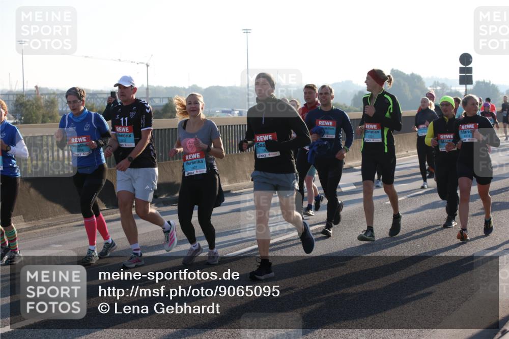03.10.2025 - Köhlbrandbrückenlauf Lena Gebhardt http://msf.ph/oto/9065095 03.10.2025 09:22:15 Position 1 2206, 11, 2431, 1907, 1201, 1304 meine-sportfotos.de