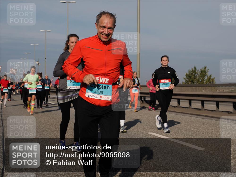 03.10.2025 - Köhlbrandbrückenlauf Fabian Wolf http://msf.ph/oto/9065098 03.10.2025 10:08:13 Position 3 2320, 2835, 2237 meine-sportfotos.de