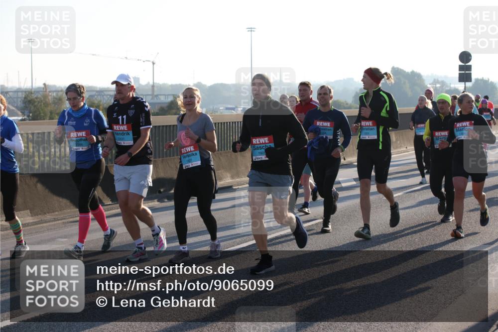 03.10.2025 - Köhlbrandbrückenlauf Lena Gebhardt http://msf.ph/oto/9065099 03.10.2025 09:22:15 Position 1 11, 2431, 1907, 1905, 1201, 1304 meine-sportfotos.de