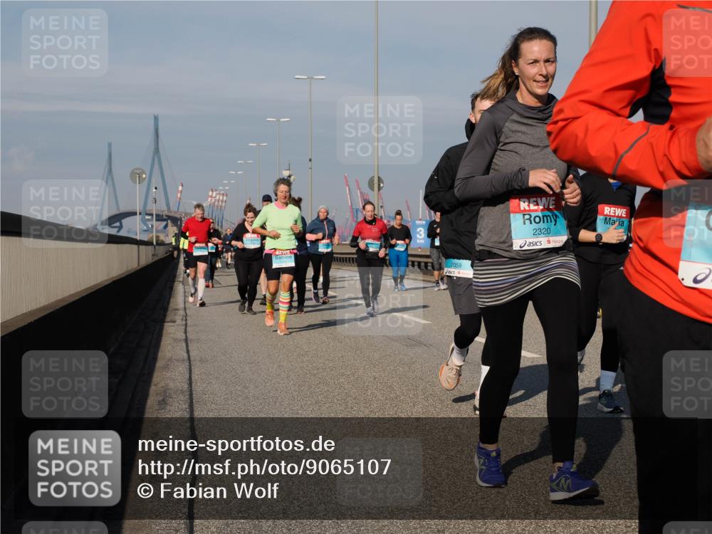 03.10.2025 - Köhlbrandbrückenlauf Fabian Wolf http://msf.ph/oto/9065107 03.10.2025 10:08:14 Position 3 2059, 2320 meine-sportfotos.de