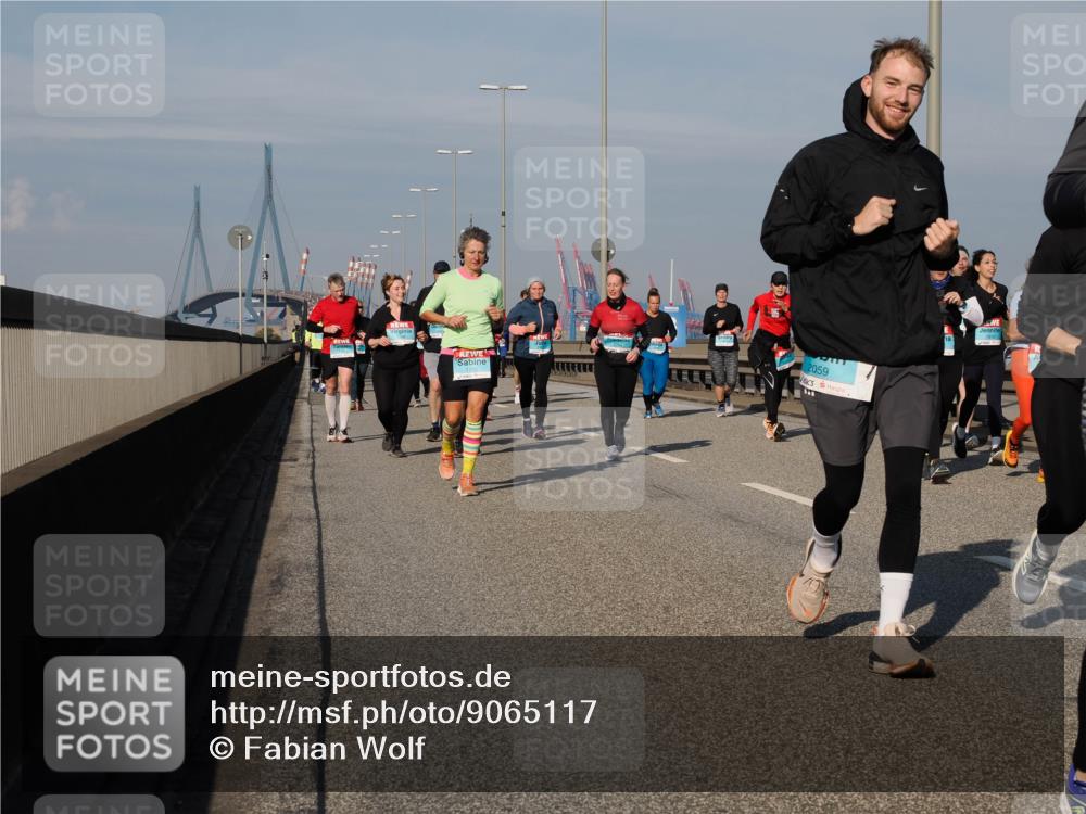 03.10.2025 - Köhlbrandbrückenlauf Fabian Wolf http://msf.ph/oto/9065117 03.10.2025 10:08:15 Position 3 2059 meine-sportfotos.de