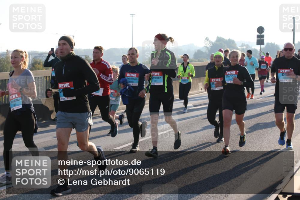 03.10.2025 - Köhlbrandbrückenlauf Lena Gebhardt http://msf.ph/oto/9065119 03.10.2025 09:22:15 Position 1 1907, 1304, 1303, 1558, 1201 meine-sportfotos.de