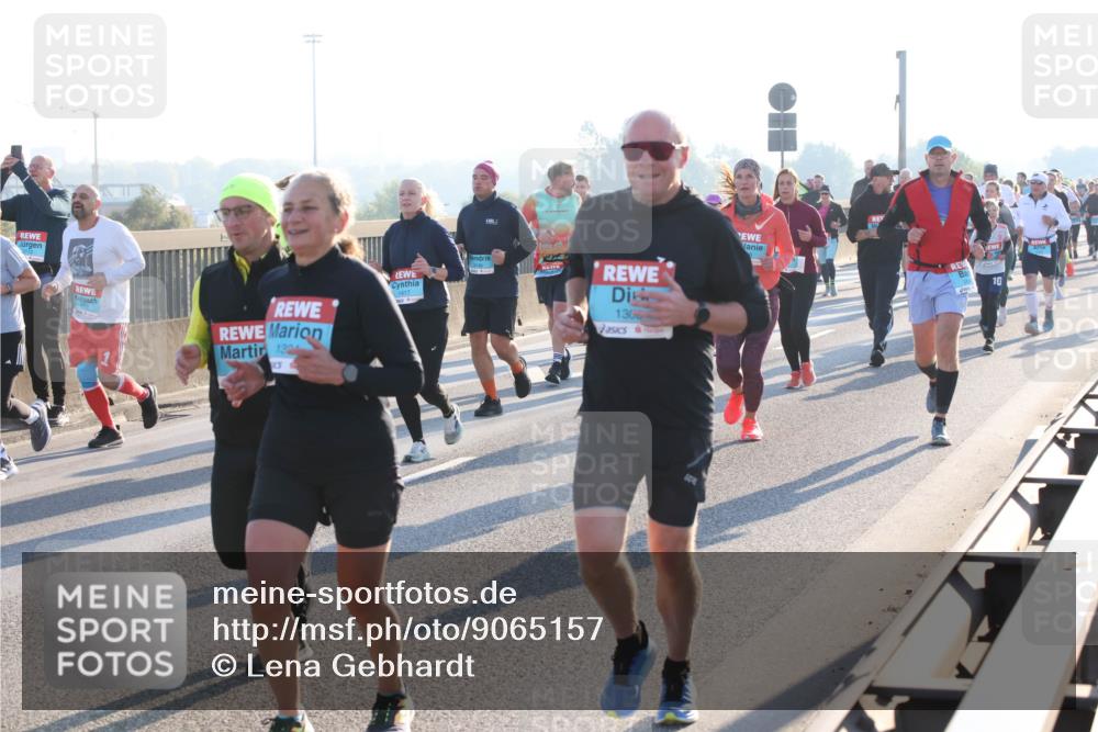 03.10.2025 - Köhlbrandbrückenlauf Lena Gebhardt http://msf.ph/oto/9065157 03.10.2025 09:22:17 Position 1 130, 1417, 1306, 10 meine-sportfotos.de