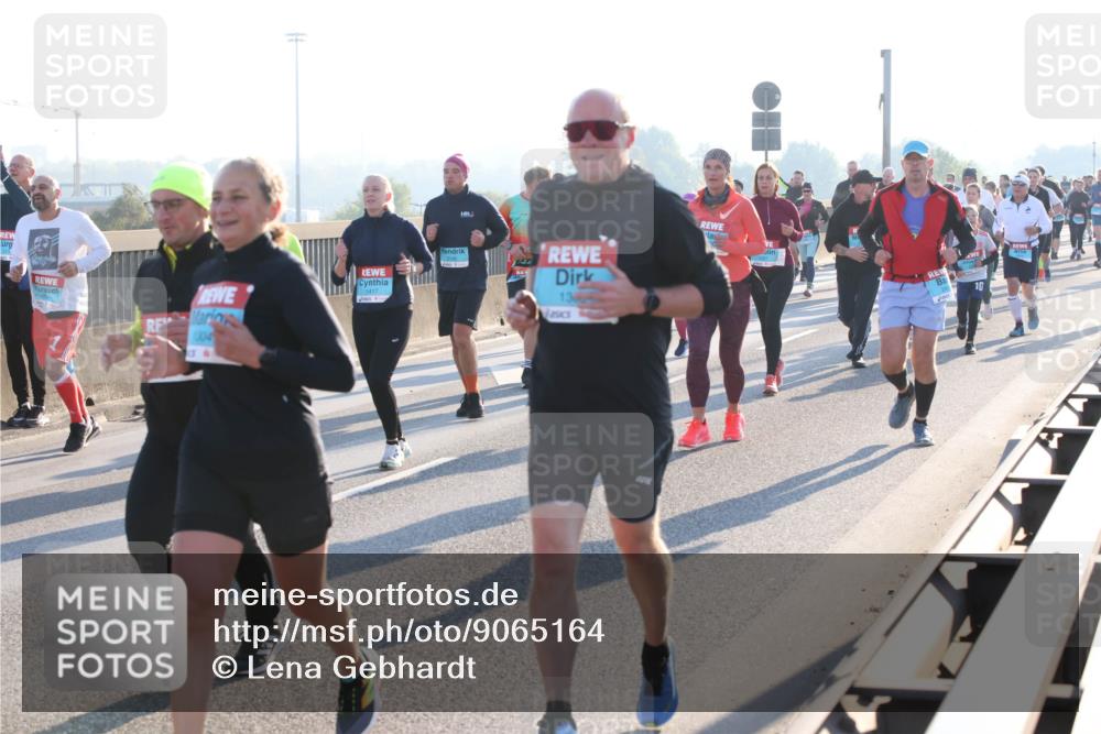 03.10.2025 - Köhlbrandbrückenlauf Lena Gebhardt http://msf.ph/oto/9065164 03.10.2025 09:22:17 Position 1 1304, 1417, 136, 10 meine-sportfotos.de