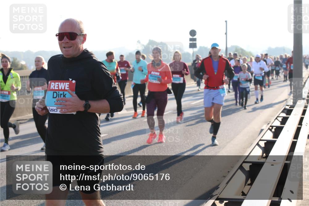 03.10.2025 - Köhlbrandbrückenlauf Lena Gebhardt http://msf.ph/oto/9065176 03.10.2025 09:22:18 Position 1  meine-sportfotos.de