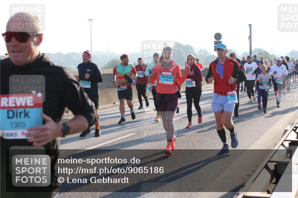 03.10.2025 - Köhlbrandbrückenlauf Lena Gebhardt http://msf.ph/oto/9065186 03.10.2025 09:22:18 Position 1 1303, 25, 3146, 2790, 10 meine-sportfotos.de