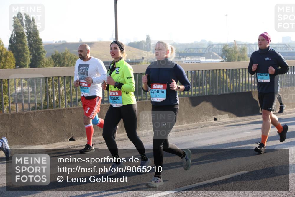03.10.2025 - Köhlbrandbrückenlauf Lena Gebhardt http://msf.ph/oto/9065210 03.10.2025 09:22:19 Position 1 1540, 1915, 1417, 3146 meine-sportfotos.de