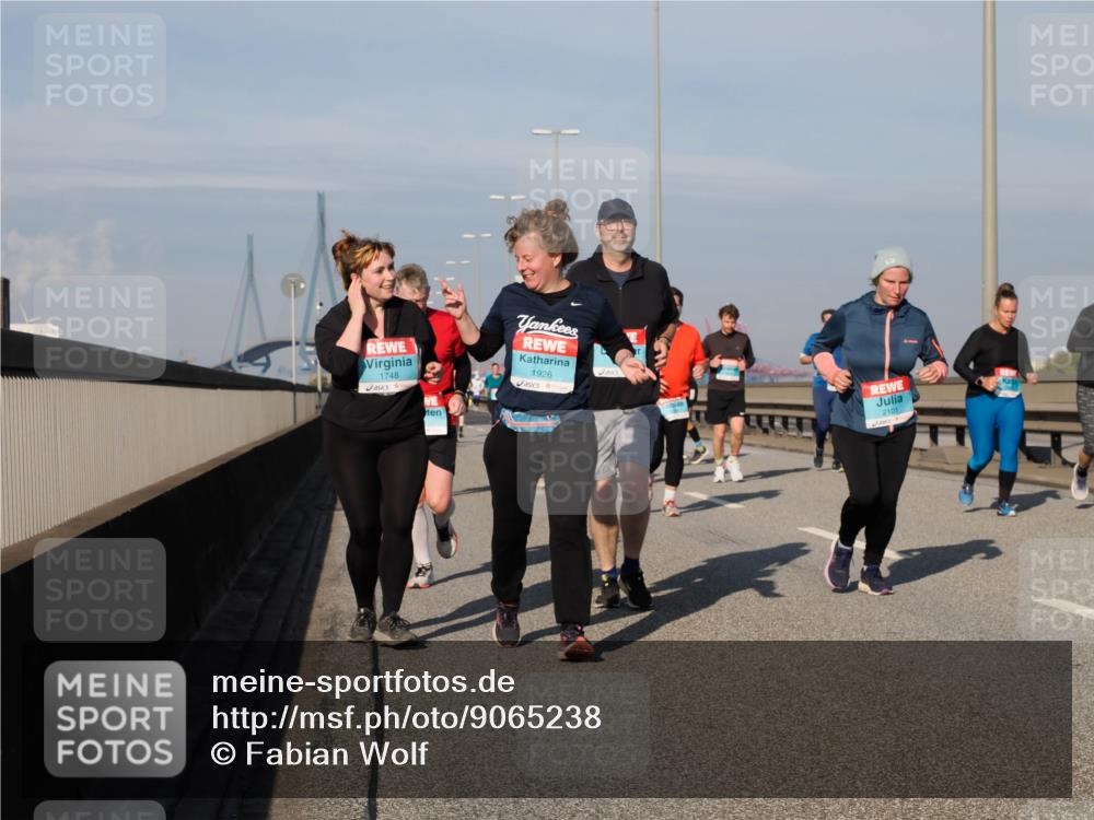 03.10.2025 - Köhlbrandbrückenlauf Fabian Wolf http://msf.ph/oto/9065238 03.10.2025 10:08:20 Position 3 1748, 1926, 2101 meine-sportfotos.de