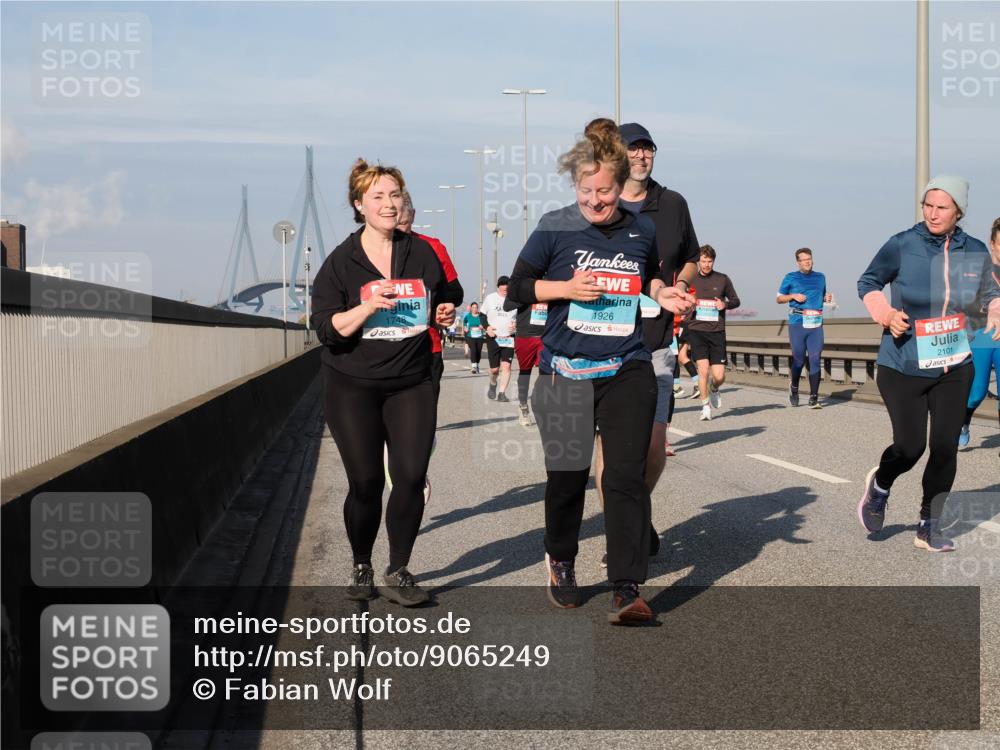 03.10.2025 - Köhlbrandbrückenlauf Fabian Wolf http://msf.ph/oto/9065249 03.10.2025 10:08:21 Position 3 1926, 2101 meine-sportfotos.de