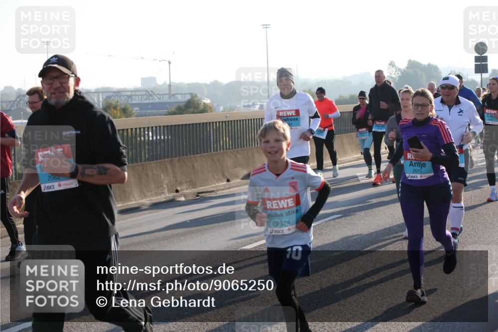 03.10.2025 - Köhlbrandbrückenlauf Lena Gebhardt http://msf.ph/oto/9065250 03.10.2025 09:22:22 Position 1 2082, 47, 2074, 10, 2015 meine-sportfotos.de