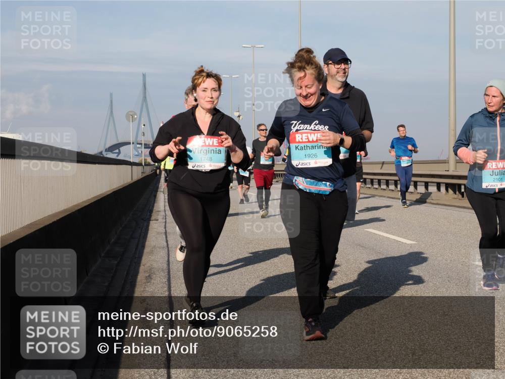 03.10.2025 - Köhlbrandbrückenlauf Fabian Wolf http://msf.ph/oto/9065258 03.10.2025 10:08:21 Position 3 1748, 1926, 2101 meine-sportfotos.de