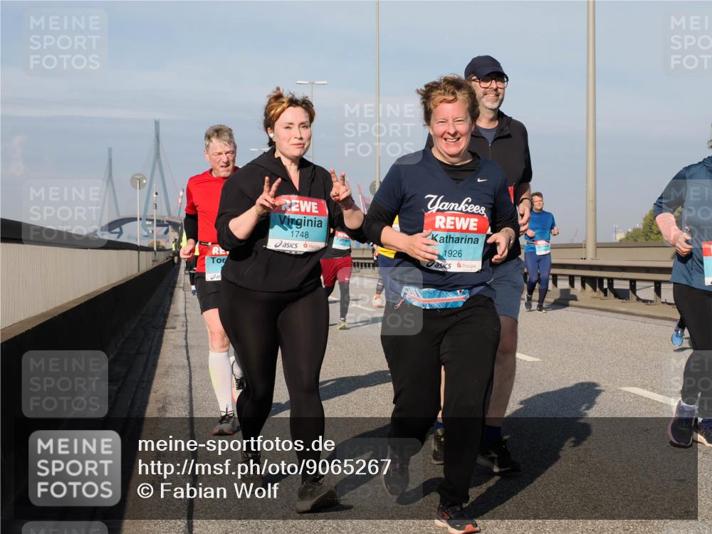 03.10.2025 - Köhlbrandbrückenlauf Fabian Wolf http://msf.ph/oto/9065267 03.10.2025 10:08:21 Position 3 1748, 1926 meine-sportfotos.de