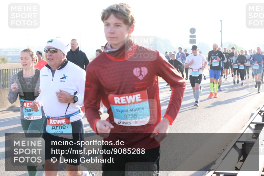 03.10.2025 - Köhlbrandbrückenlauf Lena Gebhardt http://msf.ph/oto/9065268 03.10.2025 09:22:24 Position 1 2678, 2929, 3738 meine-sportfotos.de