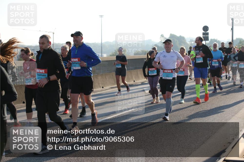 03.10.2025 - Köhlbrandbrückenlauf Lena Gebhardt http://msf.ph/oto/9065306 03.10.2025 09:22:26 Position 1 1592, 2778, 1510, 15, 3815 meine-sportfotos.de
