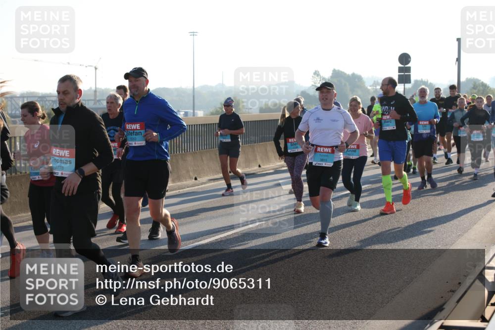 03.10.2025 - Köhlbrandbrückenlauf Lena Gebhardt http://msf.ph/oto/9065311 03.10.2025 09:22:26 Position 1 1795, 2778, 1510, 2, 3815 meine-sportfotos.de