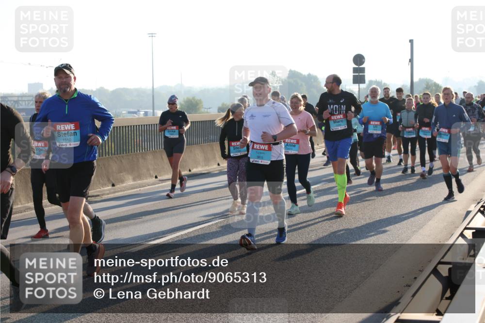03.10.2025 - Köhlbrandbrückenlauf Lena Gebhardt http://msf.ph/oto/9065313 03.10.2025 09:22:26 Position 1 1510, 3815 meine-sportfotos.de