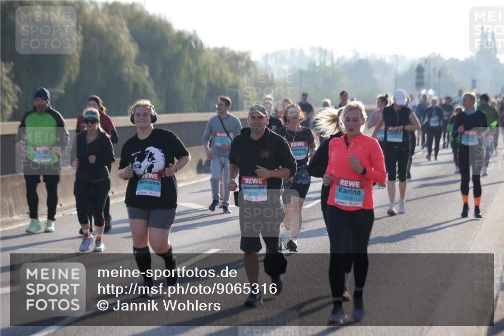 03.10.2025 - Köhlbrandbrückenlauf Jannik Wohlers http://msf.ph/oto/9065316 03.10.2025 09:26:14 Position 3 3370, 2636, 3225 meine-sportfotos.de