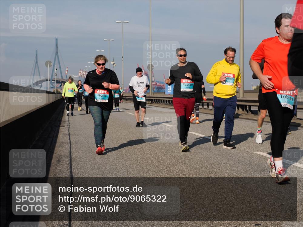 03.10.2025 - Köhlbrandbrückenlauf Fabian Wolf http://msf.ph/oto/9065322 03.10.2025 10:08:25 Position 3 2280, 2023, 3429, 2451, 2163 meine-sportfotos.de