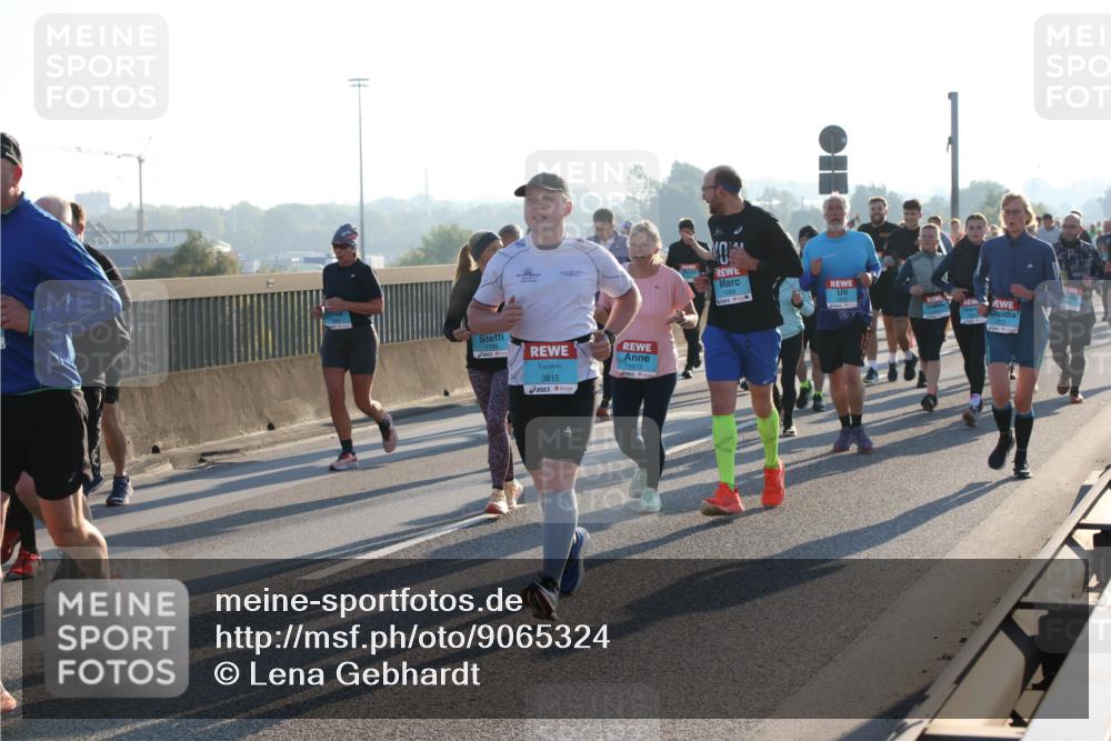 03.10.2025 - Köhlbrandbrückenlauf Lena Gebhardt http://msf.ph/oto/9065324 03.10.2025 09:22:27 Position 1 3815, 1672, 1282 meine-sportfotos.de