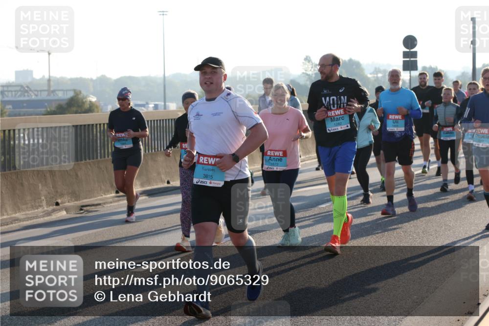 03.10.2025 - Köhlbrandbrückenlauf Lena Gebhardt http://msf.ph/oto/9065329 03.10.2025 09:22:27 Position 1 3815, 1672, 1282 meine-sportfotos.de