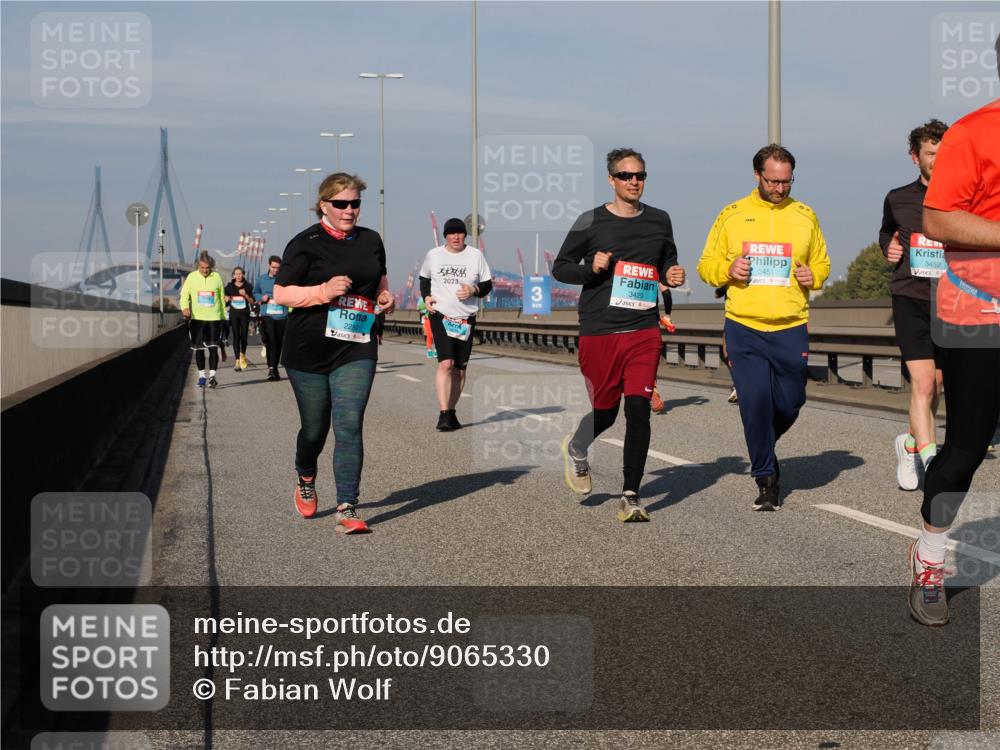 03.10.2025 - Köhlbrandbrückenlauf Fabian Wolf http://msf.ph/oto/9065330 03.10.2025 10:08:25 Position 3 2023, 2280, 3, 3429, 3451, 3452 meine-sportfotos.de