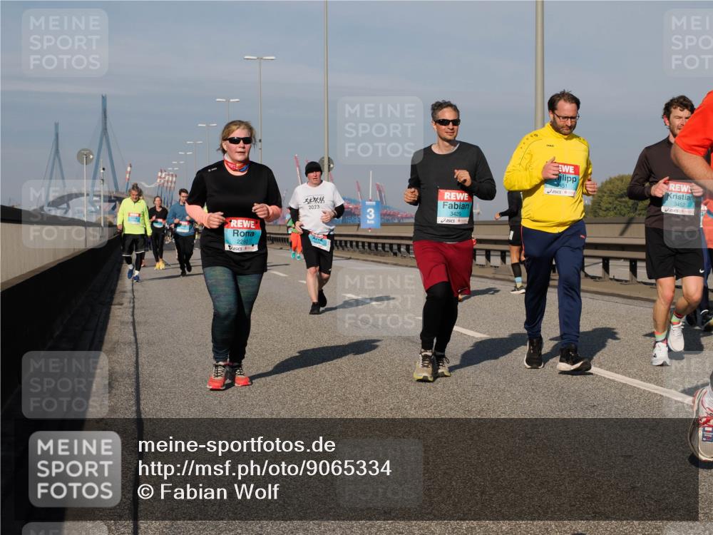 03.10.2025 - Köhlbrandbrückenlauf Fabian Wolf http://msf.ph/oto/9065334 03.10.2025 10:08:25 Position 3 228, 2023, 451, 3452, 3429 meine-sportfotos.de