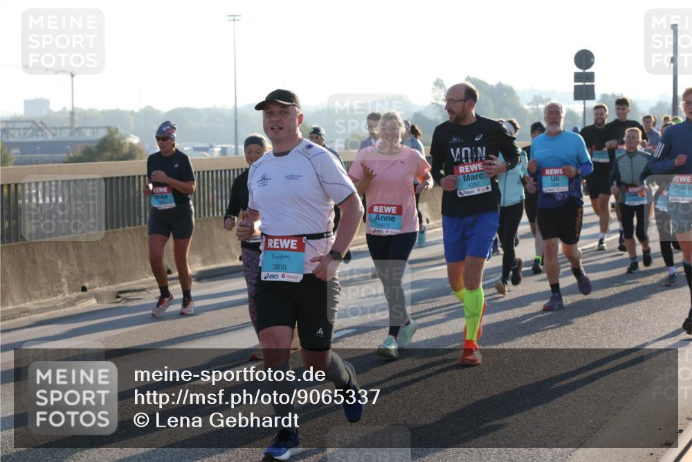 03.10.2025 - Köhlbrandbrückenlauf Lena Gebhardt http://msf.ph/oto/9065337 03.10.2025 09:22:27 Position 1 3815, 1672, 1282, 6 meine-sportfotos.de