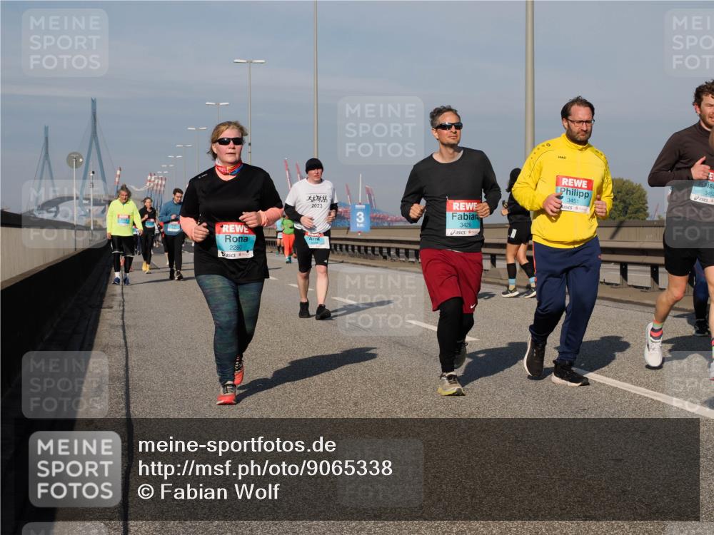 03.10.2025 - Köhlbrandbrückenlauf Fabian Wolf http://msf.ph/oto/9065338 03.10.2025 10:08:26 Position 3 2280, 2023, 3, 3429, 3451, 3452 meine-sportfotos.de