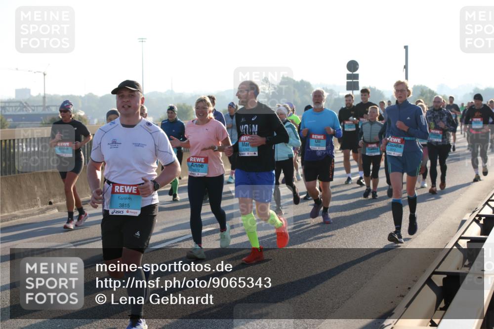 03.10.2025 - Köhlbrandbrückenlauf Lena Gebhardt http://msf.ph/oto/9065343 03.10.2025 09:22:28 Position 1 3815, 1672, 1282 meine-sportfotos.de