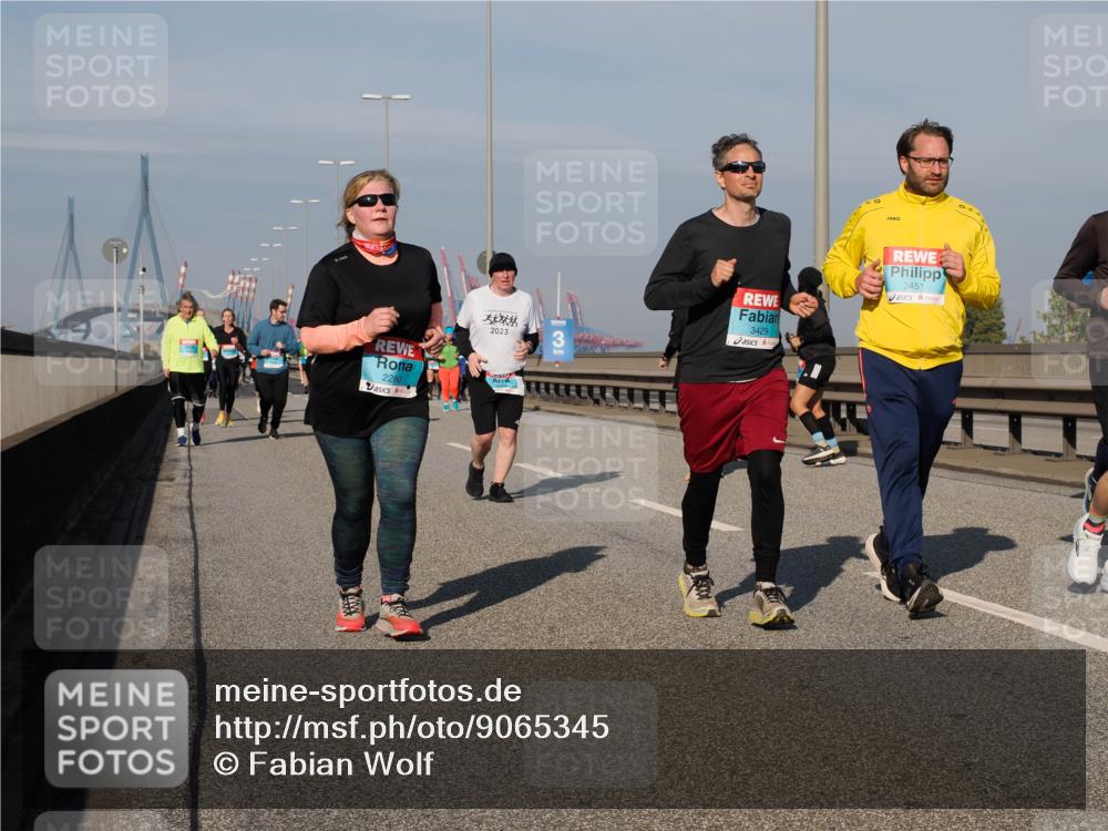 03.10.2025 - Köhlbrandbrückenlauf Fabian Wolf http://msf.ph/oto/9065345 03.10.2025 10:08:26 Position 3 2280, 2023, 3, 3429, 3451 meine-sportfotos.de