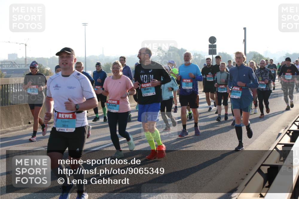 03.10.2025 - Köhlbrandbrückenlauf Lena Gebhardt http://msf.ph/oto/9065349 03.10.2025 09:22:28 Position 1 3815, 1672, 1282, 1809, 3372 meine-sportfotos.de