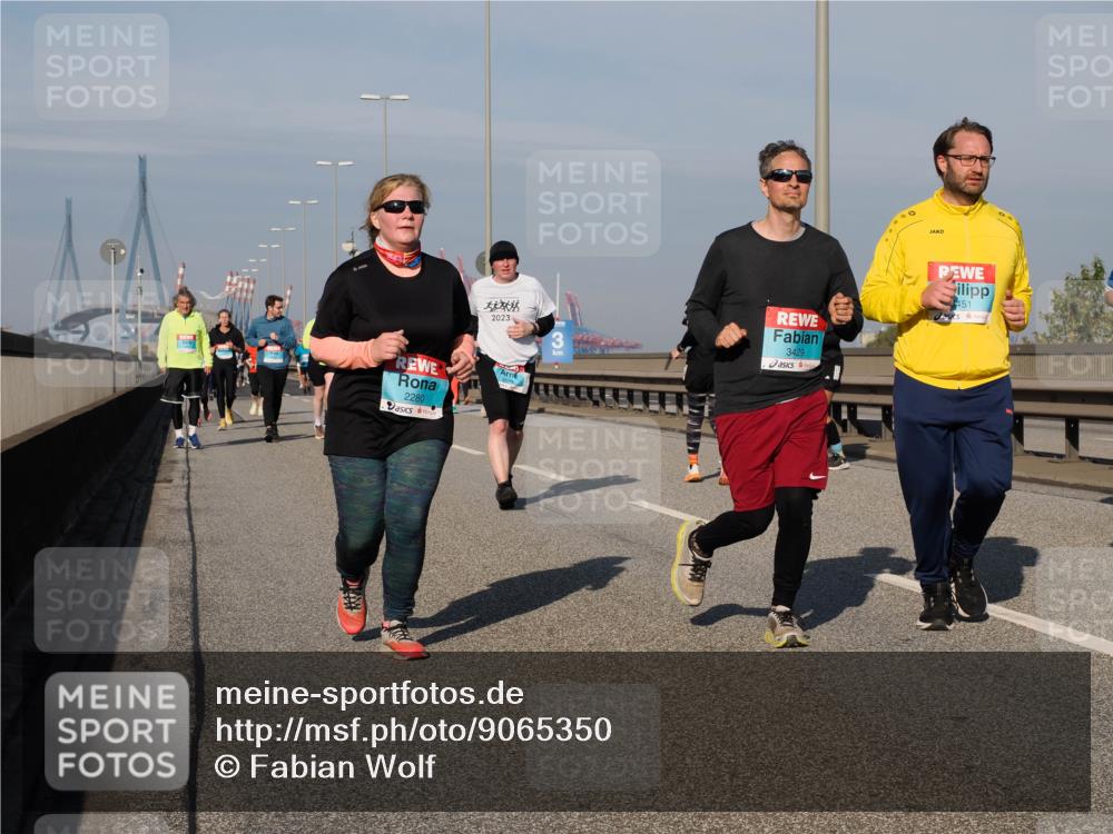 03.10.2025 - Köhlbrandbrückenlauf Fabian Wolf http://msf.ph/oto/9065350 03.10.2025 10:08:26 Position 3 2280, 2023, 3429, 451 meine-sportfotos.de