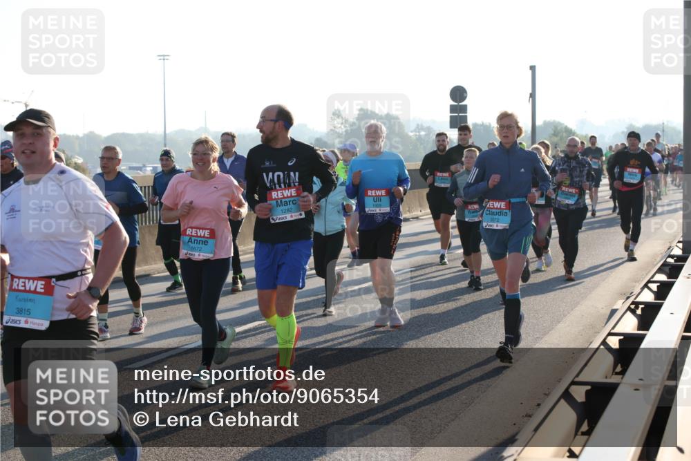 03.10.2025 - Köhlbrandbrückenlauf Lena Gebhardt http://msf.ph/oto/9065354 03.10.2025 09:22:28 Position 1 3815, 1672, 1282, 1809, 3372 meine-sportfotos.de