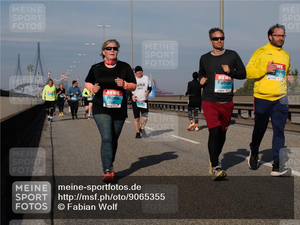 03.10.2025 - Köhlbrandbrückenlauf Fabian Wolf http://msf.ph/oto/9065355 03.10.2025 10:08:26 Position 3 2280, 2023, 3429, 3451 meine-sportfotos.de