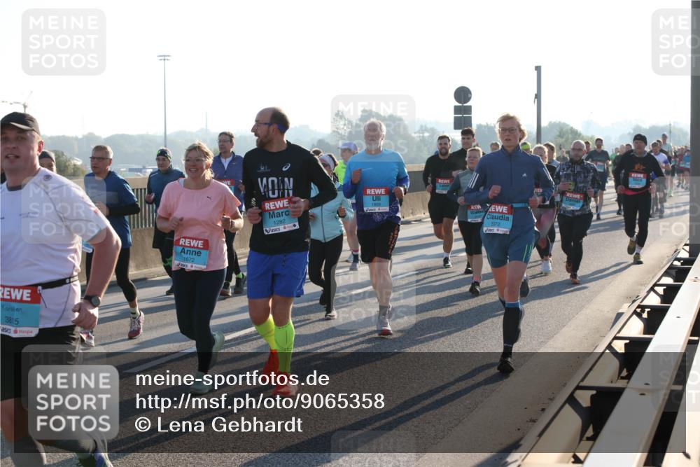 03.10.2025 - Köhlbrandbrückenlauf Lena Gebhardt http://msf.ph/oto/9065358 03.10.2025 09:22:28 Position 1 3815, 1672, 1282, 1809, 3372 meine-sportfotos.de