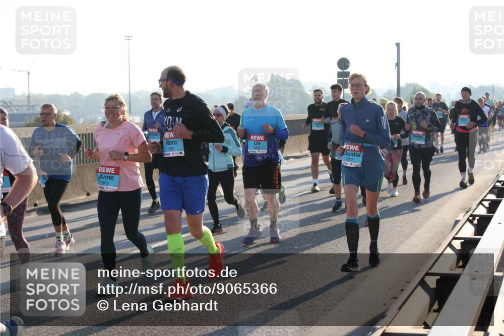 03.10.2025 - Köhlbrandbrückenlauf Lena Gebhardt http://msf.ph/oto/9065366 03.10.2025 09:22:28 Position 1 1672, 1282, 1809, 3372 meine-sportfotos.de