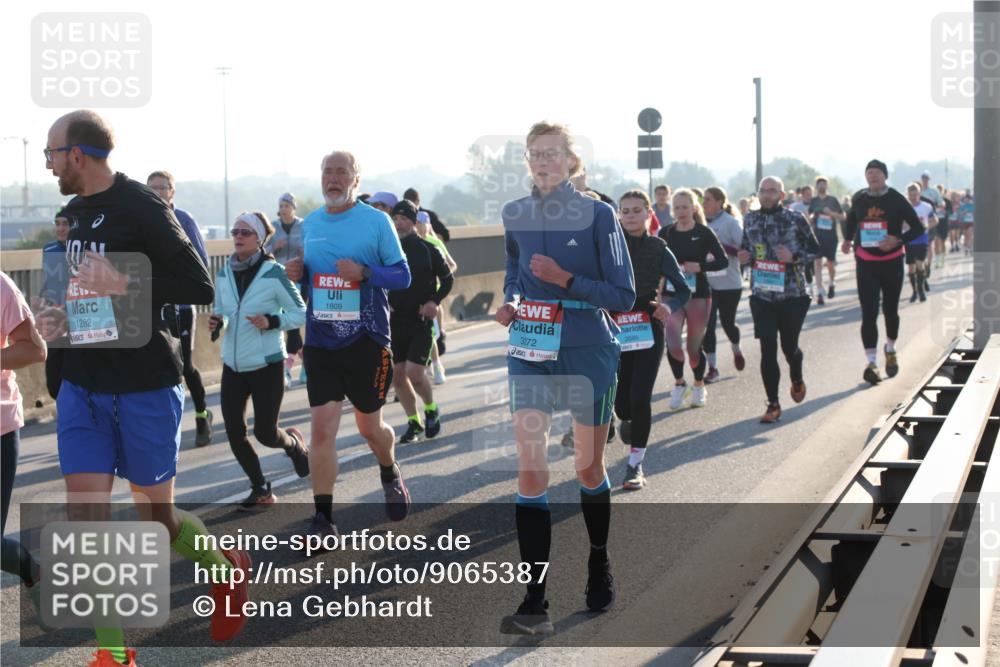 03.10.2025 - Köhlbrandbrückenlauf Lena Gebhardt http://msf.ph/oto/9065387 03.10.2025 09:22:29 Position 1 1282, 1809, 3372, 2686 meine-sportfotos.de