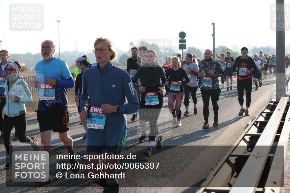 03.10.2025 - Köhlbrandbrückenlauf Lena Gebhardt http://msf.ph/oto/9065397 03.10.2025 09:22:30 Position 1 1809, 372, 2686 meine-sportfotos.de