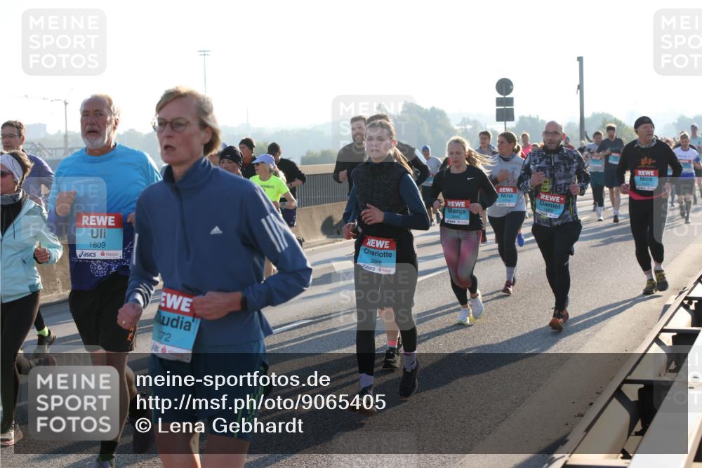 03.10.2025 - Köhlbrandbrückenlauf Lena Gebhardt http://msf.ph/oto/9065405 03.10.2025 09:22:30 Position 1 1809, 72, 2686, 3445 meine-sportfotos.de