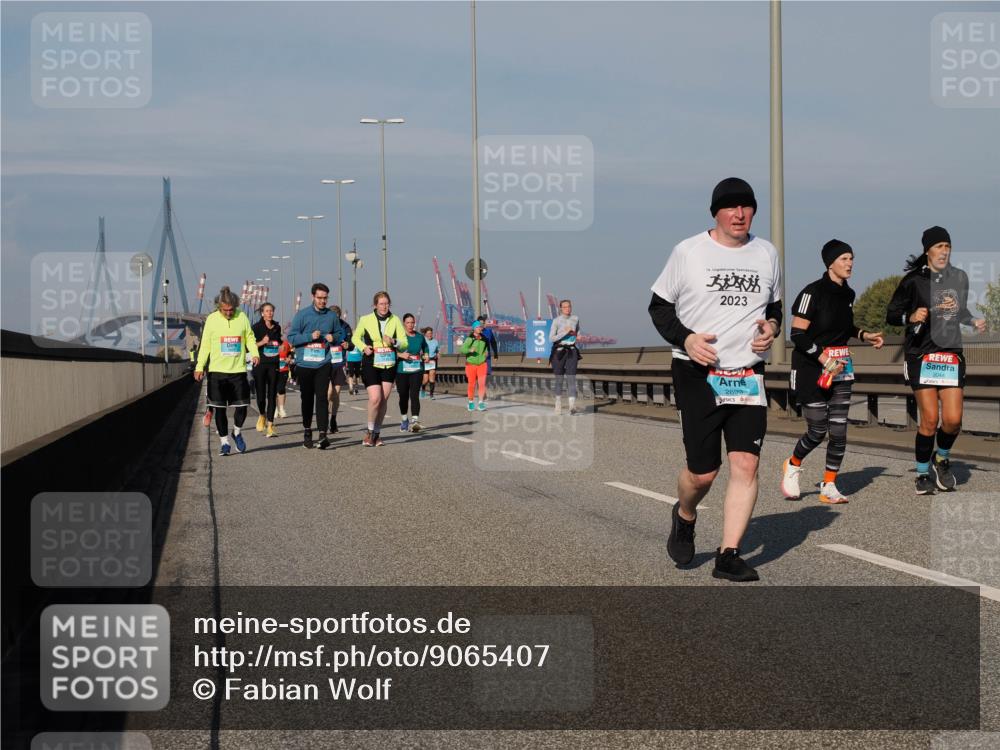 03.10.2025 - Köhlbrandbrückenlauf Fabian Wolf http://msf.ph/oto/9065407 03.10.2025 10:08:29 Position 3 14, 5, 2023, 2693 meine-sportfotos.de