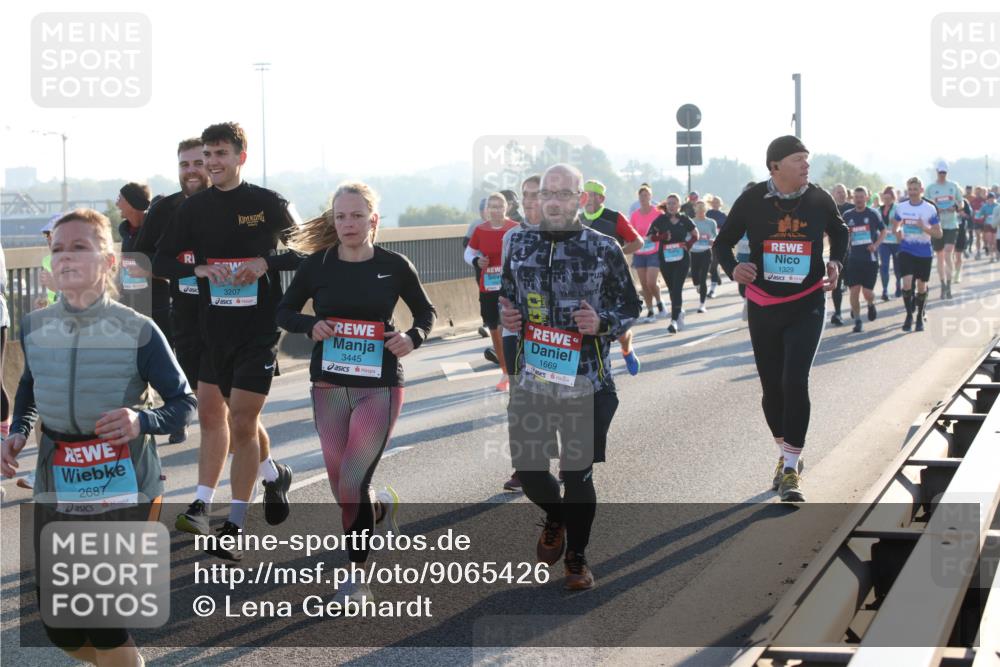 03.10.2025 - Köhlbrandbrückenlauf Lena Gebhardt http://msf.ph/oto/9065426 03.10.2025 09:22:32 Position 1 2687, 3207, 3445, 1669, 1329 meine-sportfotos.de
