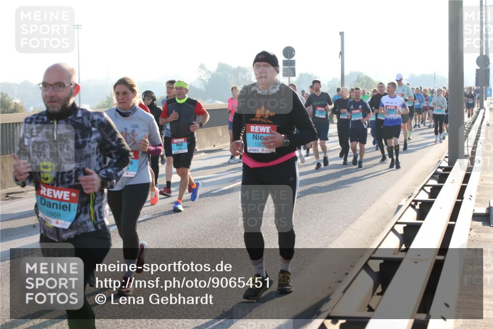 03.10.2025 - Köhlbrandbrückenlauf Lena Gebhardt http://msf.ph/oto/9065451 03.10.2025 09:22:33 Position 1 1669, 41142, 132 meine-sportfotos.de