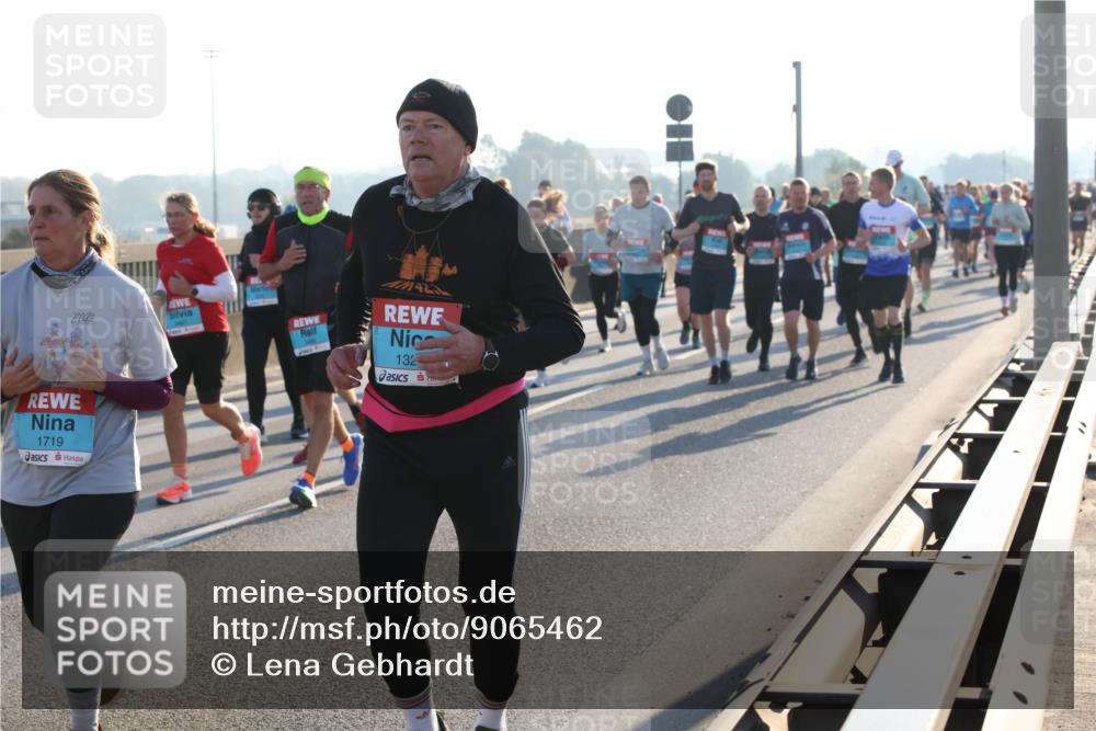 03.10.2025 - Köhlbrandbrückenlauf Lena Gebhardt http://msf.ph/oto/9065462 03.10.2025 09:22:34 Position 1 1719, 42, 132 meine-sportfotos.de