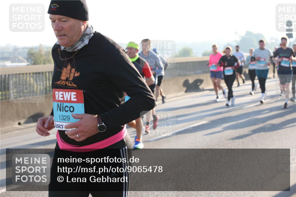 03.10.2025 - Köhlbrandbrückenlauf Lena Gebhardt http://msf.ph/oto/9065478 03.10.2025 09:22:35 Position 1 1329, 410 meine-sportfotos.de